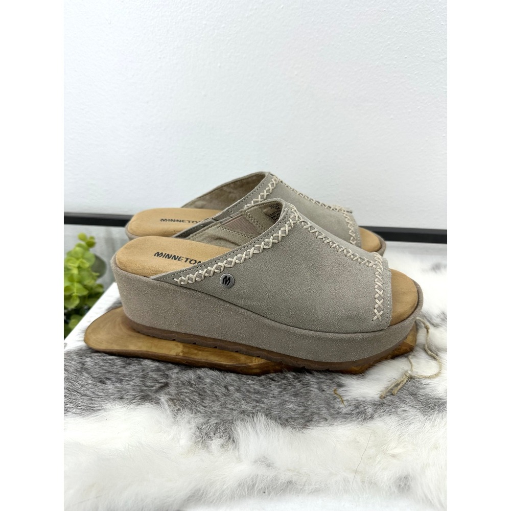Minnetonka Paislee sandals wedge slip on dove gray suede leather 6M 565263